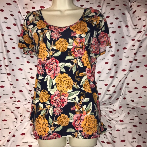 LuLaRoe medium black floral top 💕 - Picture 2 of 4